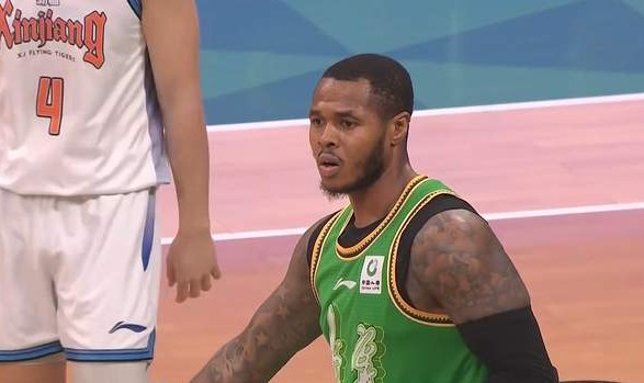 世界杯比赛直播地址-这也叫外援？打了3场比赛18投3中，三分球7投0中，杨鸣又被坑惨了